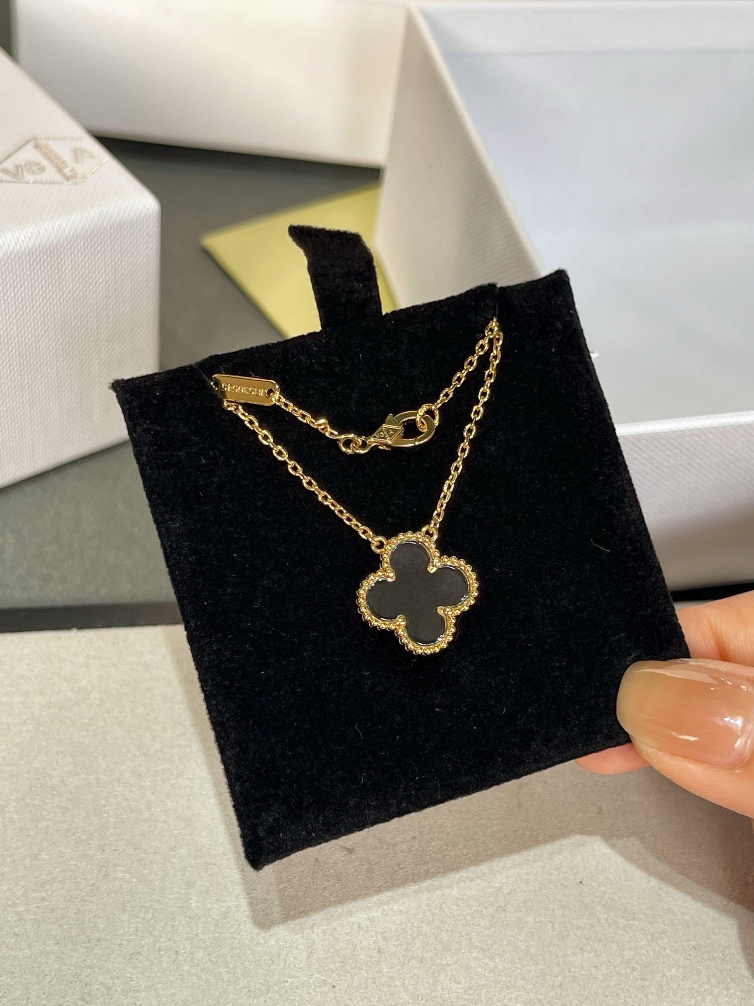 Aura CLOVER ROCK CRYSTAL ROSE GOLD NECKLACE