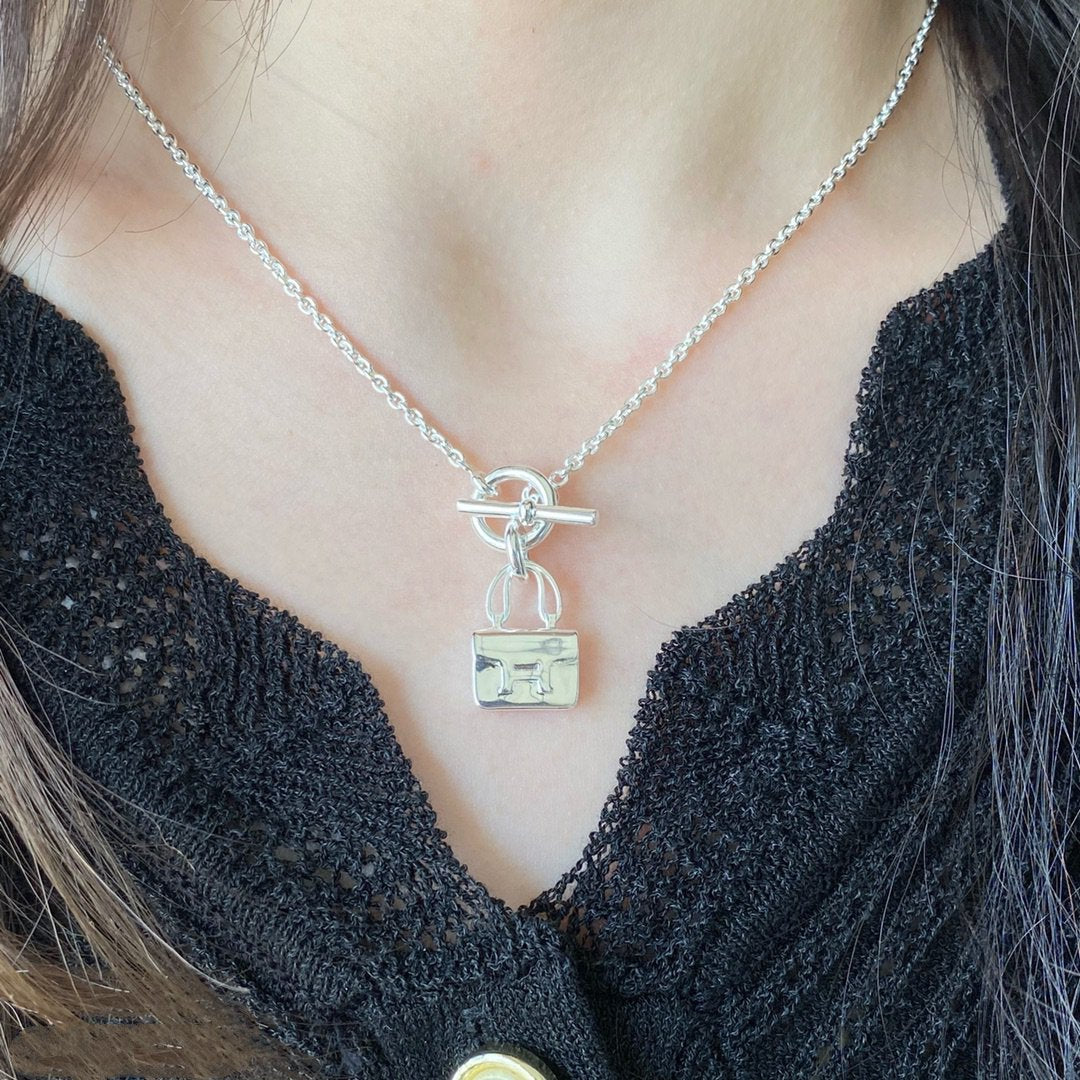 [⭐Aura ]CONSTANCE PEDANT SILVER NECKLACE