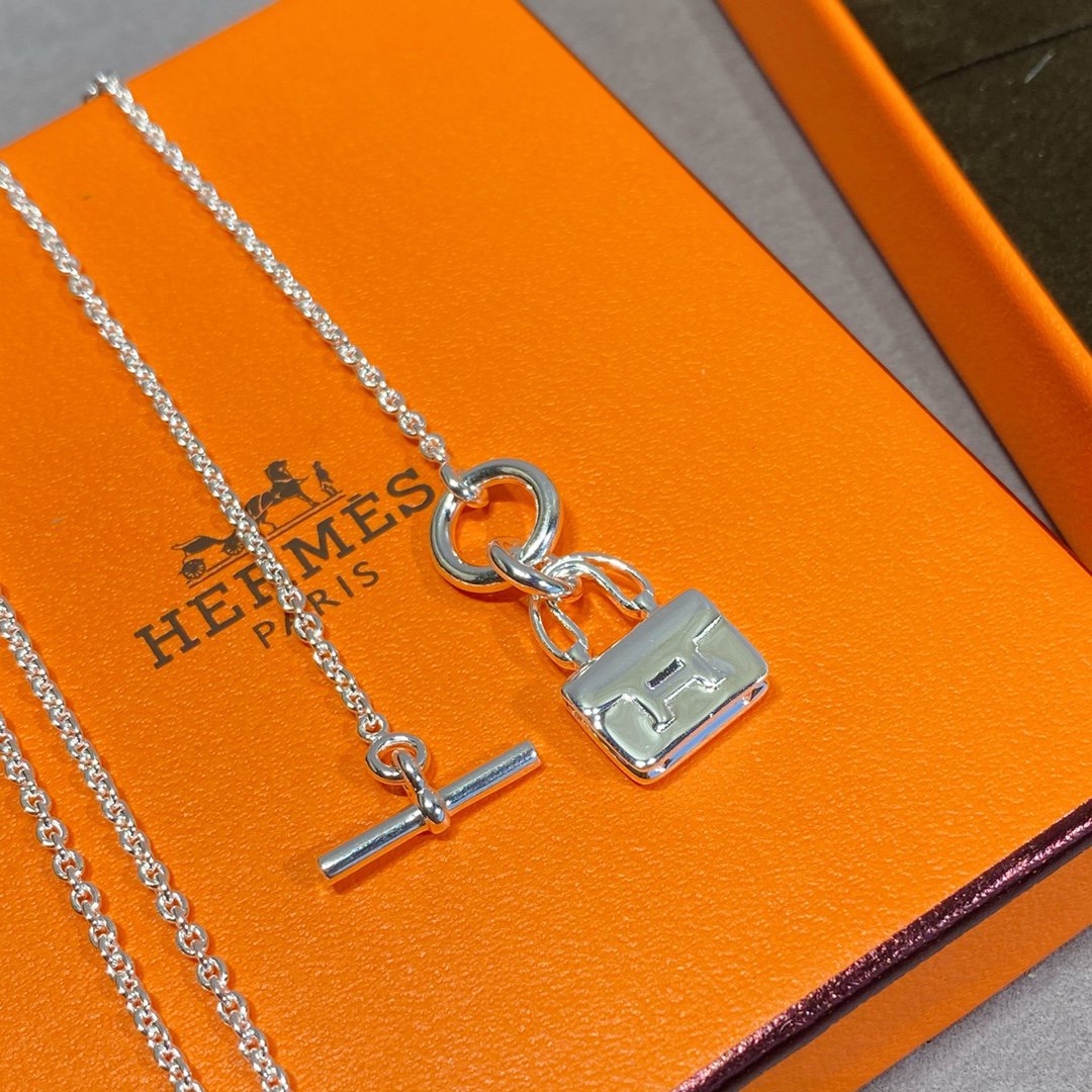 Aura CONSTANCE PEDANT SILVER NECKLACE