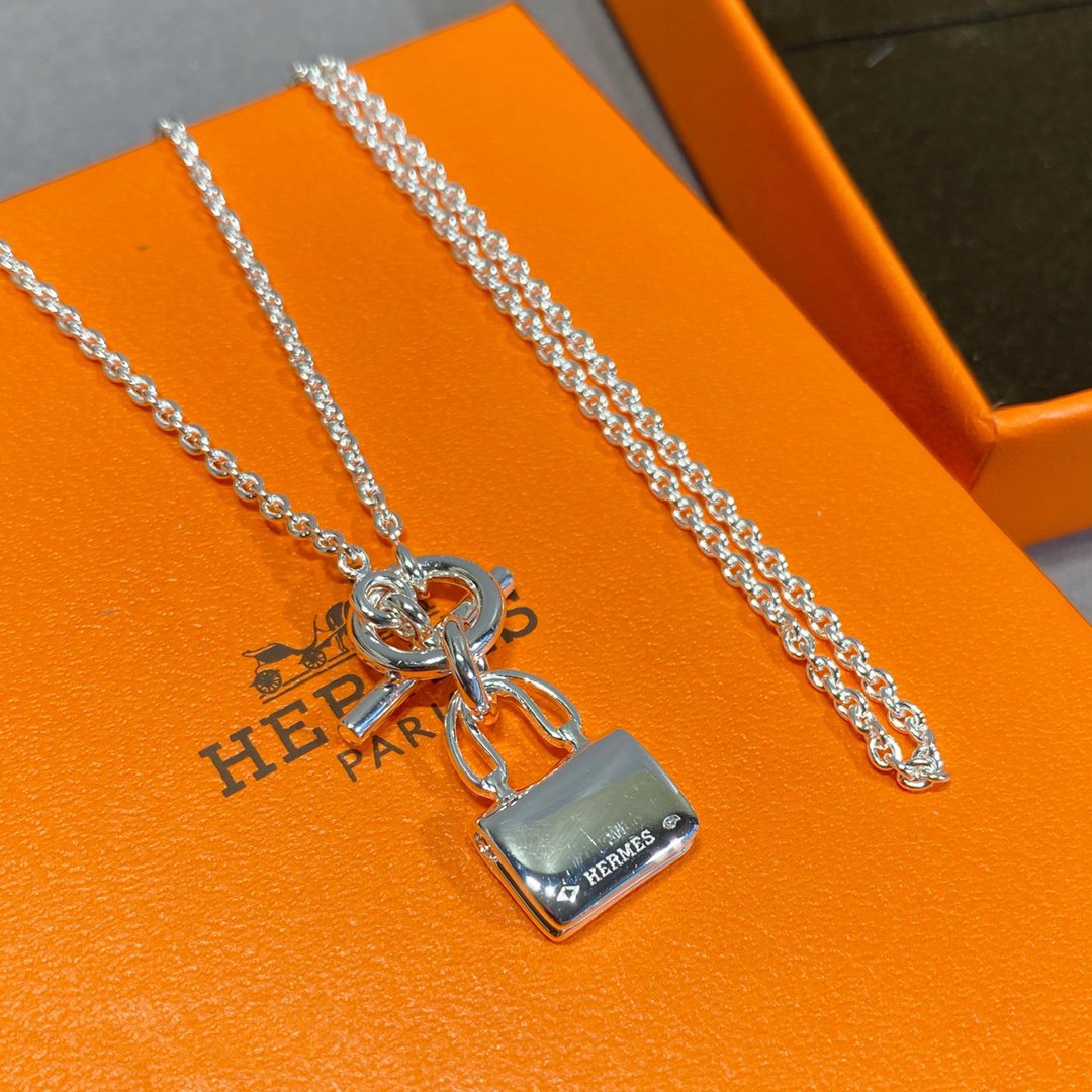 [⭐Aura ]CONSTANCE PEDANT SILVER NECKLACE