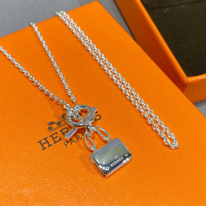 [⭐Aura ]CONSTANCE PEDANT SILVER NECKLACE