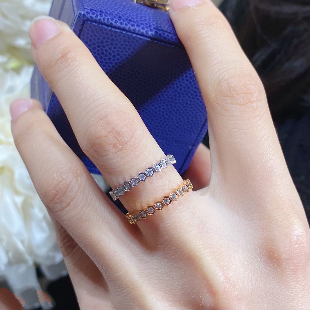 Aura BEE LOVE DIAMOND PAVED SMALL RING
