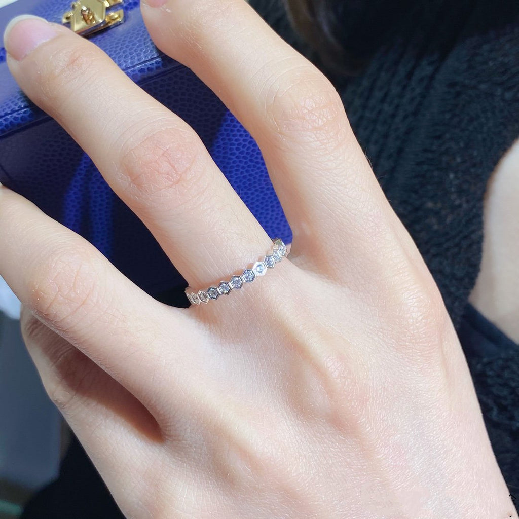 Aura BEE LOVE DIAMOND PAVED SMALL RING