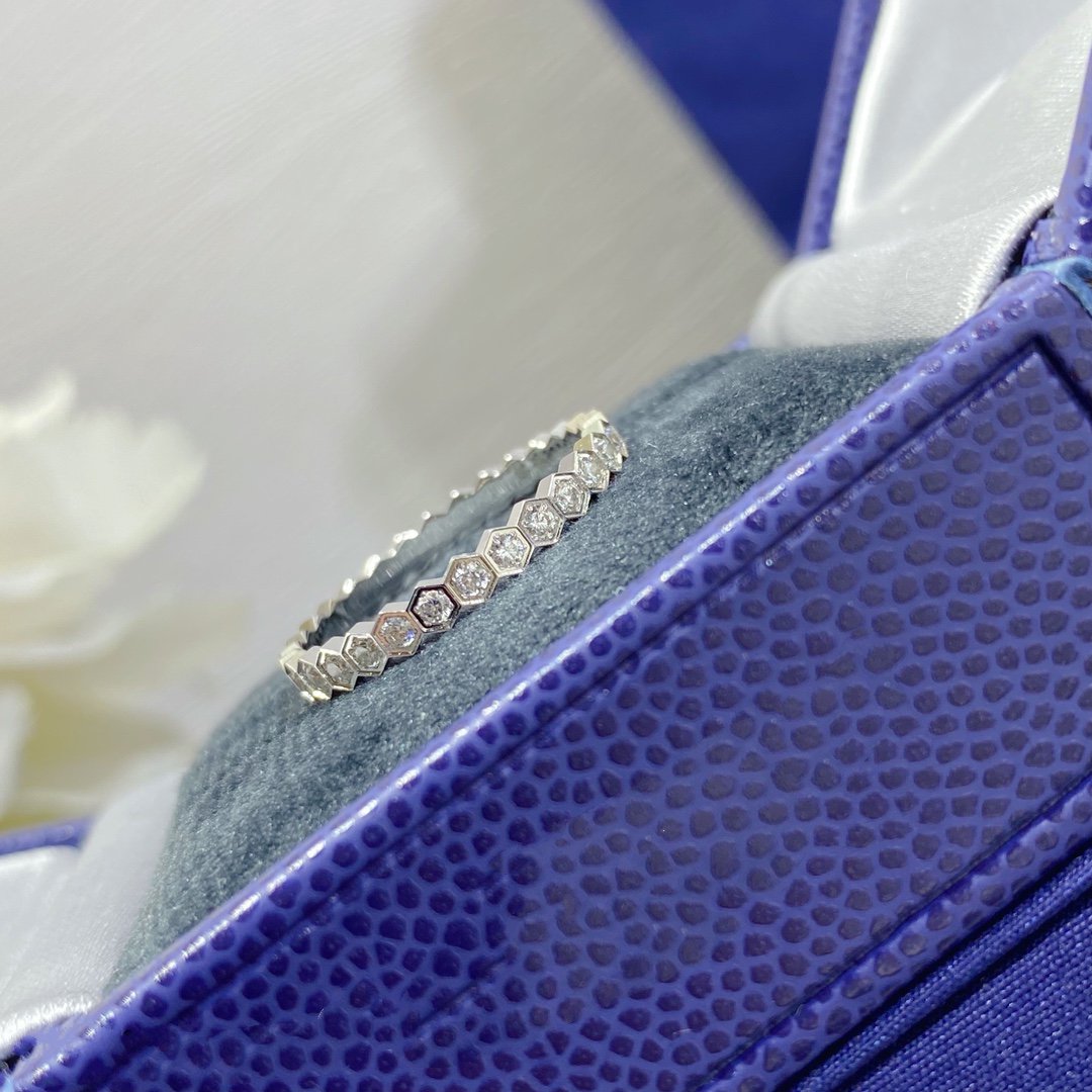 Aura BEE LOVE DIAMOND PAVED SMALL RING
