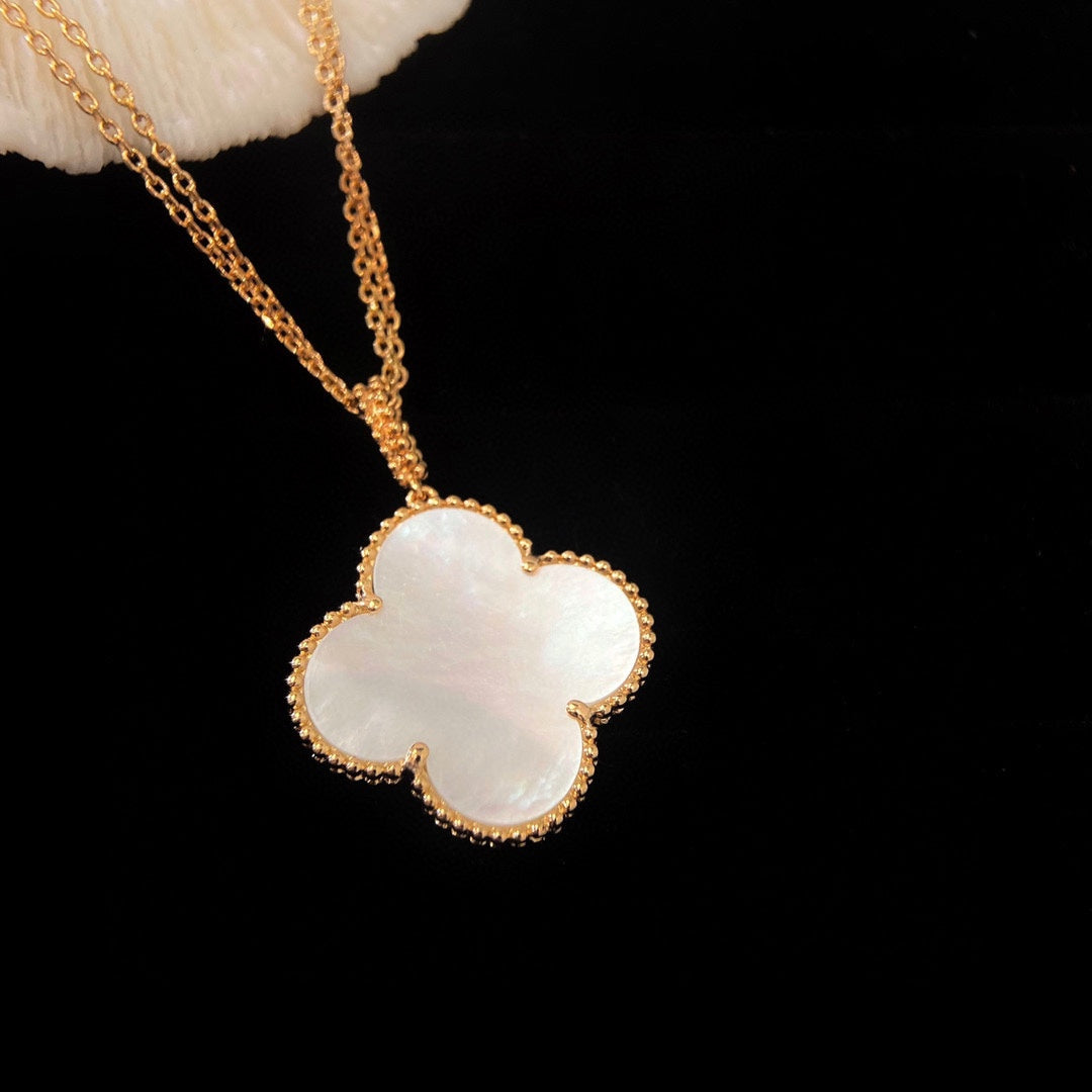 Aura CLOVER 25MM MOP LARGE PENDANT NECKLACE