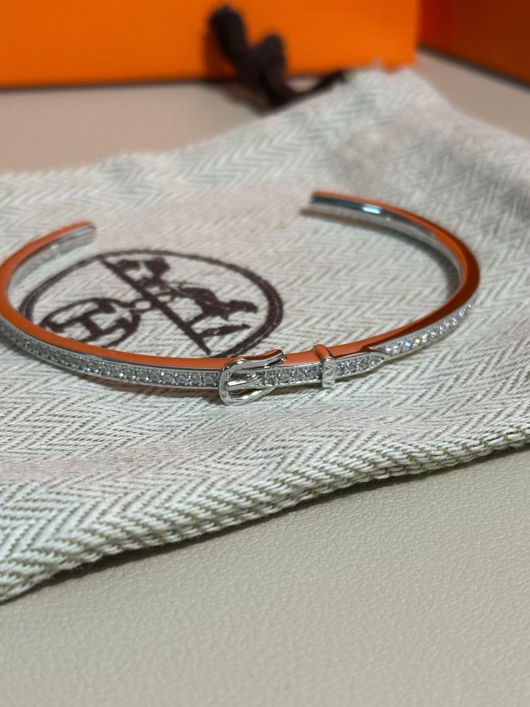 [Aura ] DIAMOND-ENCRUSTED BRACELET THREE COLORS