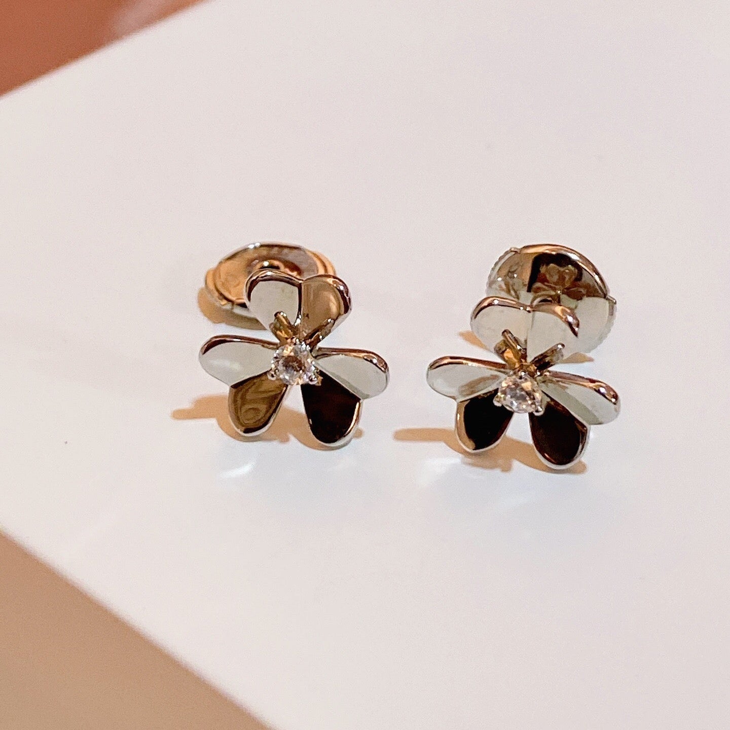 Aura FRIVOLE MINI FLOWER EARRINGS