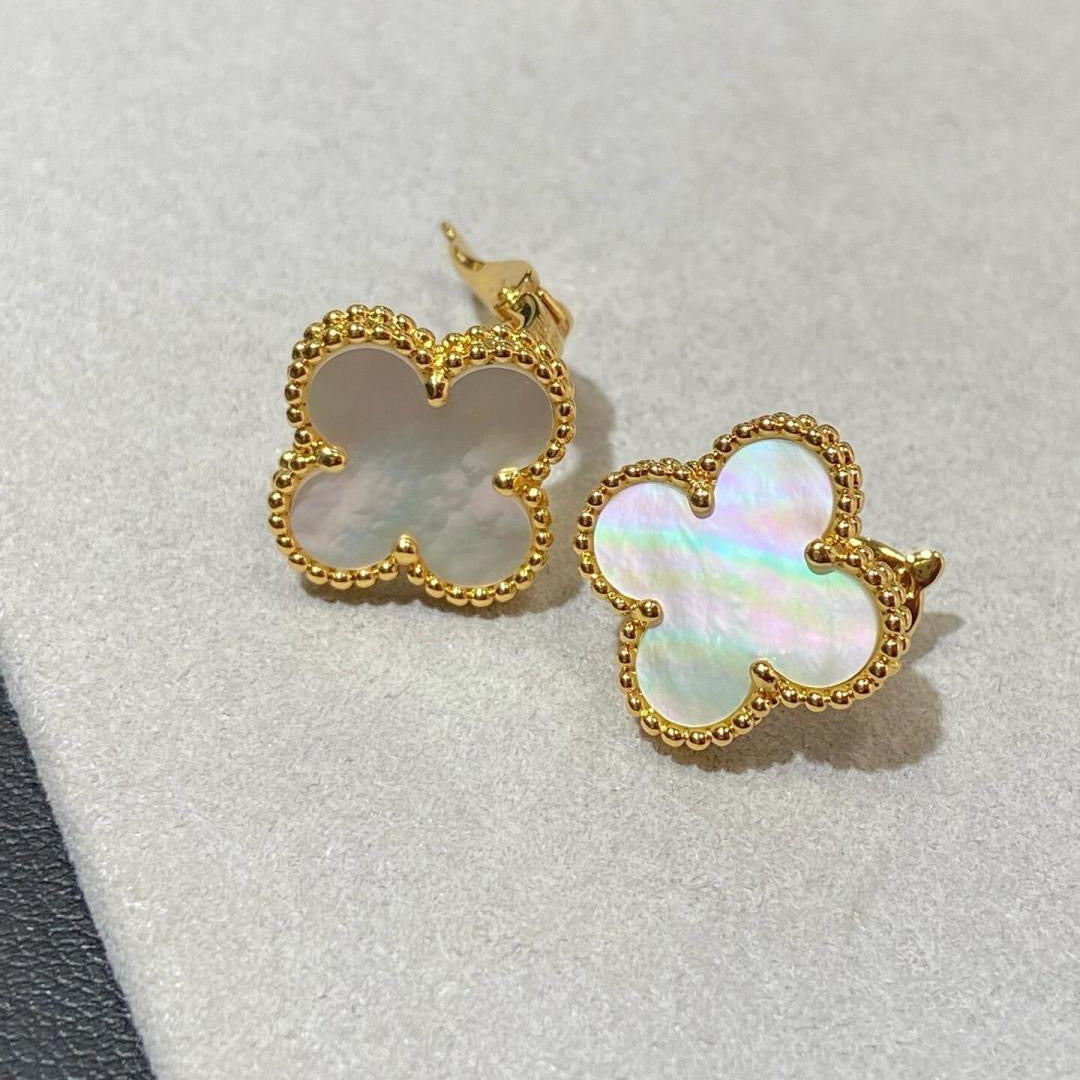 [Aura ] CLOVER LARGE (20mm) 1 MOTIFS WHITE MOP STUD EARRINGS
