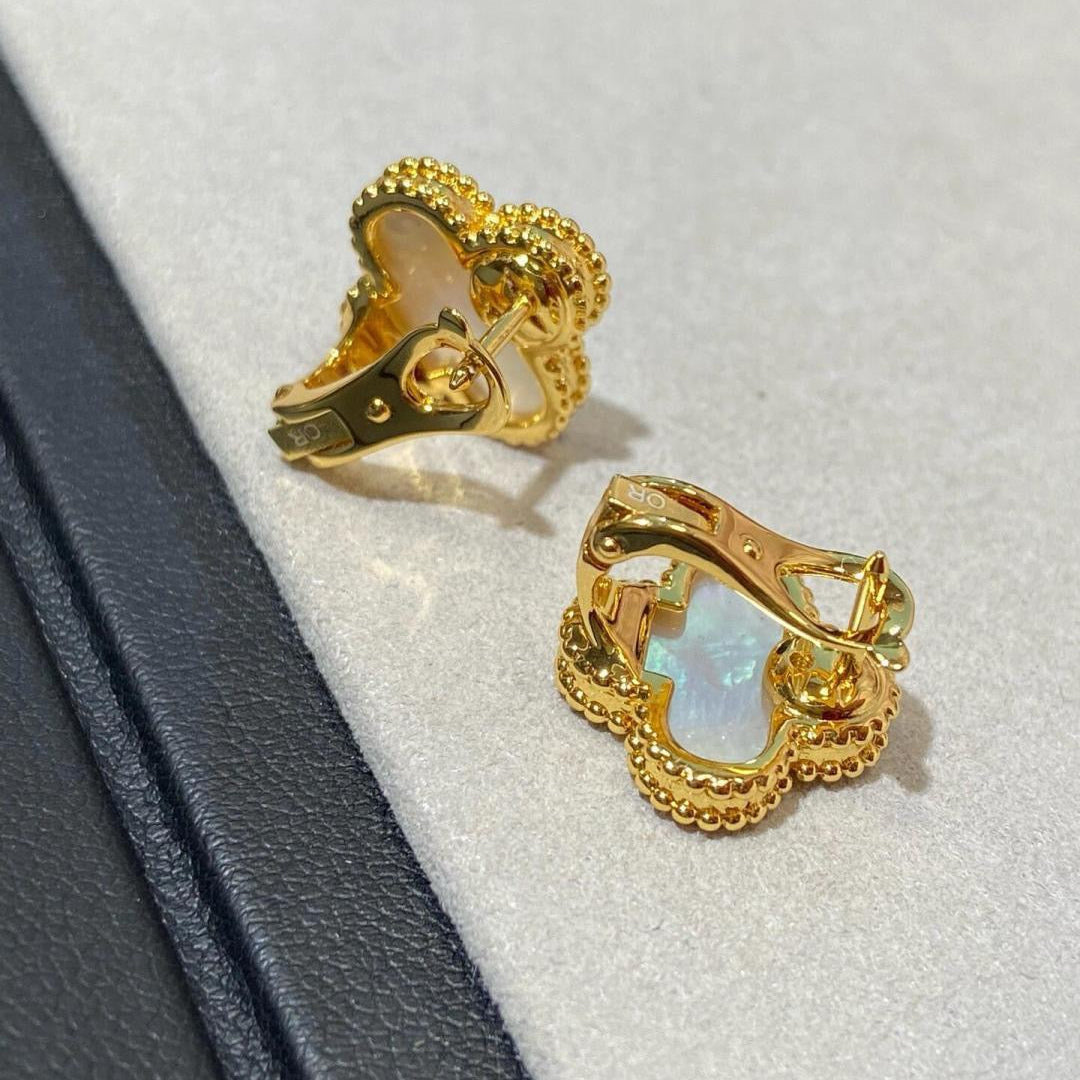 [Aura ] CLOVER LARGE (20mm) 1 MOTIFS WHITE MOP STUD EARRINGS