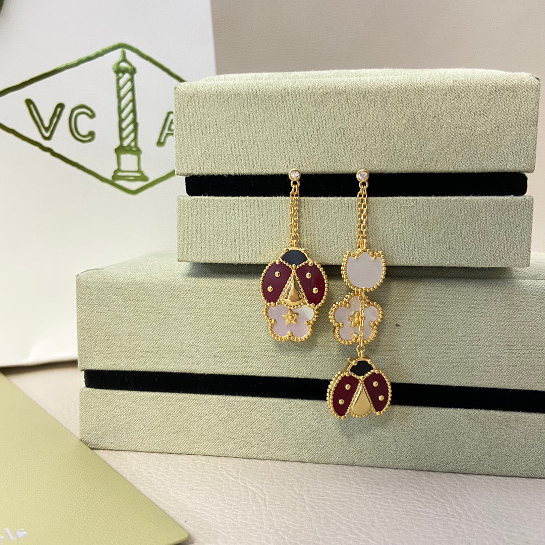 [⭐Aura ]  LUCKY LADYBUG WHITE MOP EARRINGS