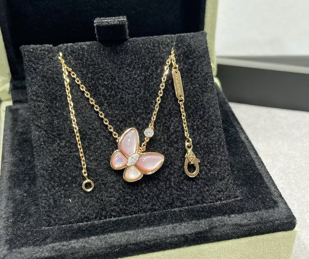 [Aura ] BUTTERFLY PINK MOTHER-OF-PEARL DIAMOND NECKLACE