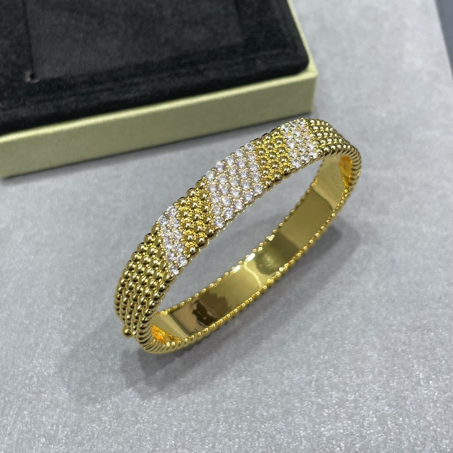 [Aura ]  PERLEE DIAMOND BRACELET ,5-ROW DIAMOND-SET DESIGN