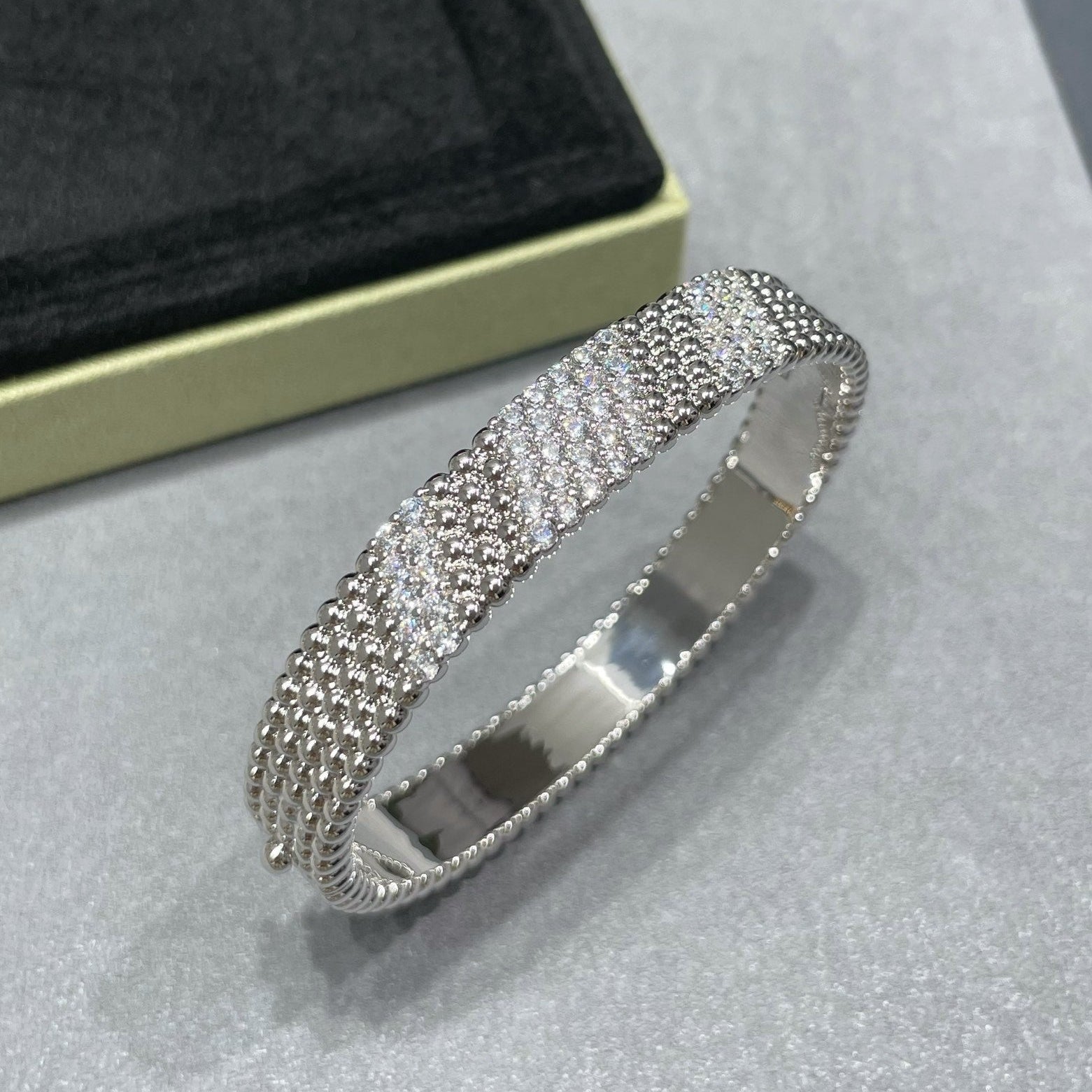 [Aura ]  PERLEE DIAMOND BRACELET ,5-ROW DIAMOND-SET DESIGN