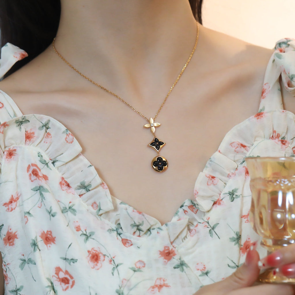 Aura STAR AND SUN ONYX ROSÉGOLD HALSKETTE