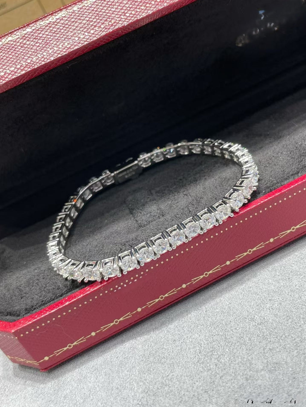 [Aura ]TENNISARMABND MIT VOLLSTÄNDIGER DIAMANTAUSSTATTUNG