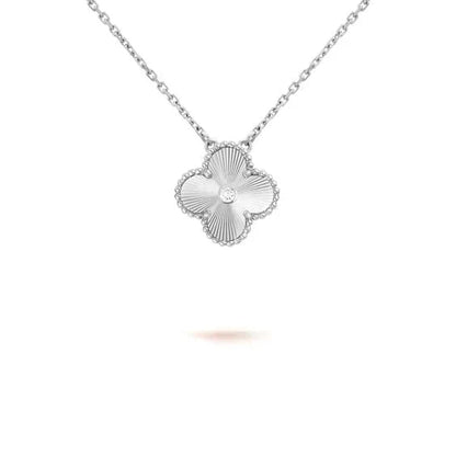 [⭐Aura ]CLOVER  15MM DIAMOND LASER NECKLACE SILVER