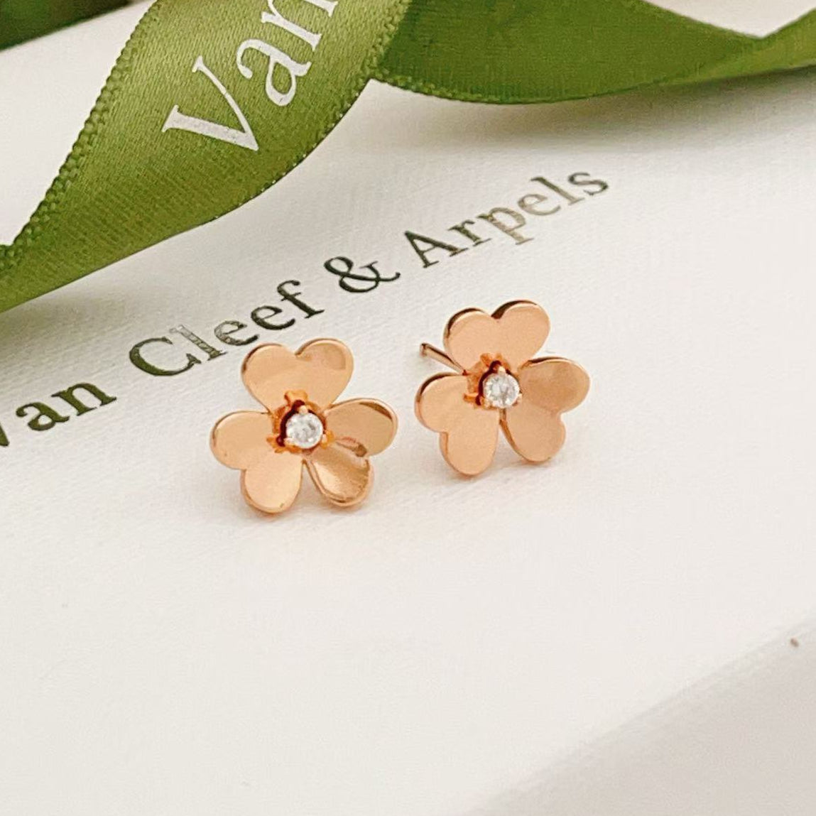 Aura FRIVOLE MINI FLOWER EARRINGS