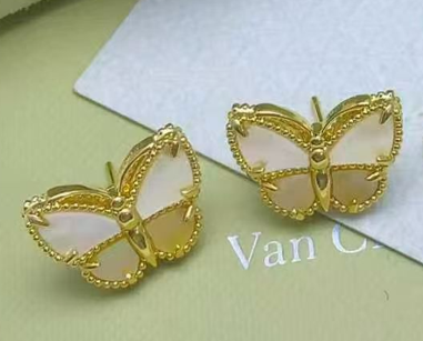 [Aura ] 26 NEW CLOVER LUCKY LIGHT YELLOW AND WHITE SET