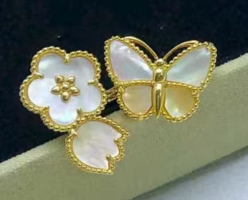 [Aura ] 26 NEW CLOVER LUCKY LIGHT YELLOW AND WHITE SET