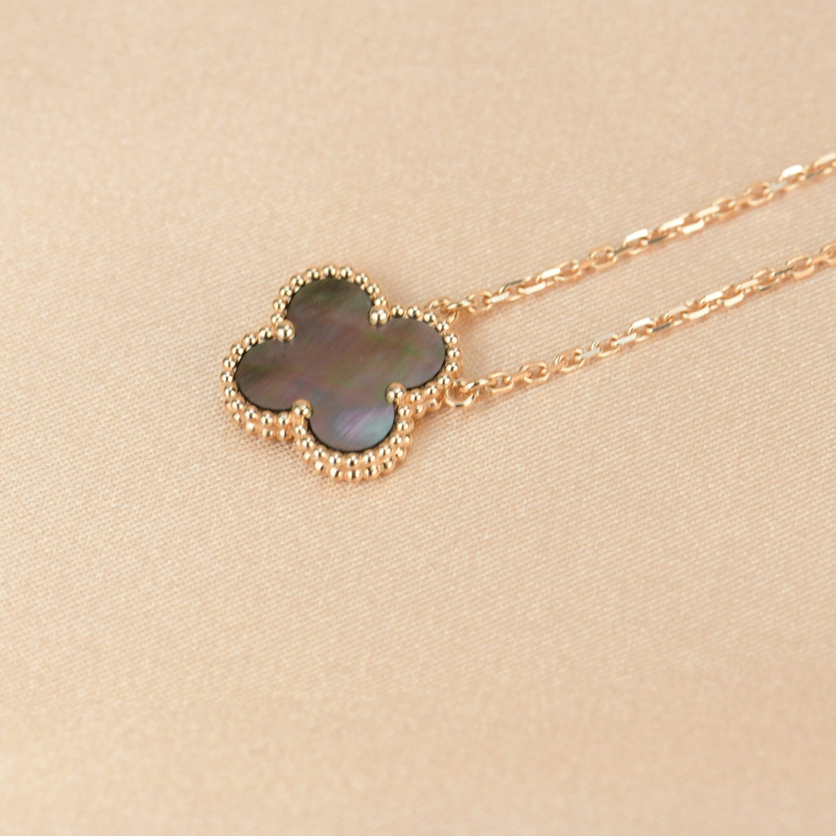 [⭐Aura ]CLOVER 15MM  GRAY MOTHER OF PEARL NECKLACE