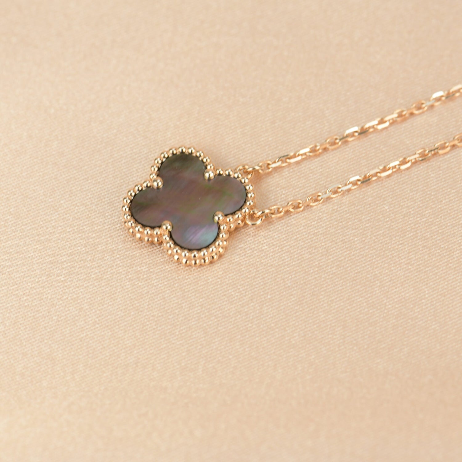 Aura CLOVER 15MM  GRAY MOTHER OF PEARL NECKLACE