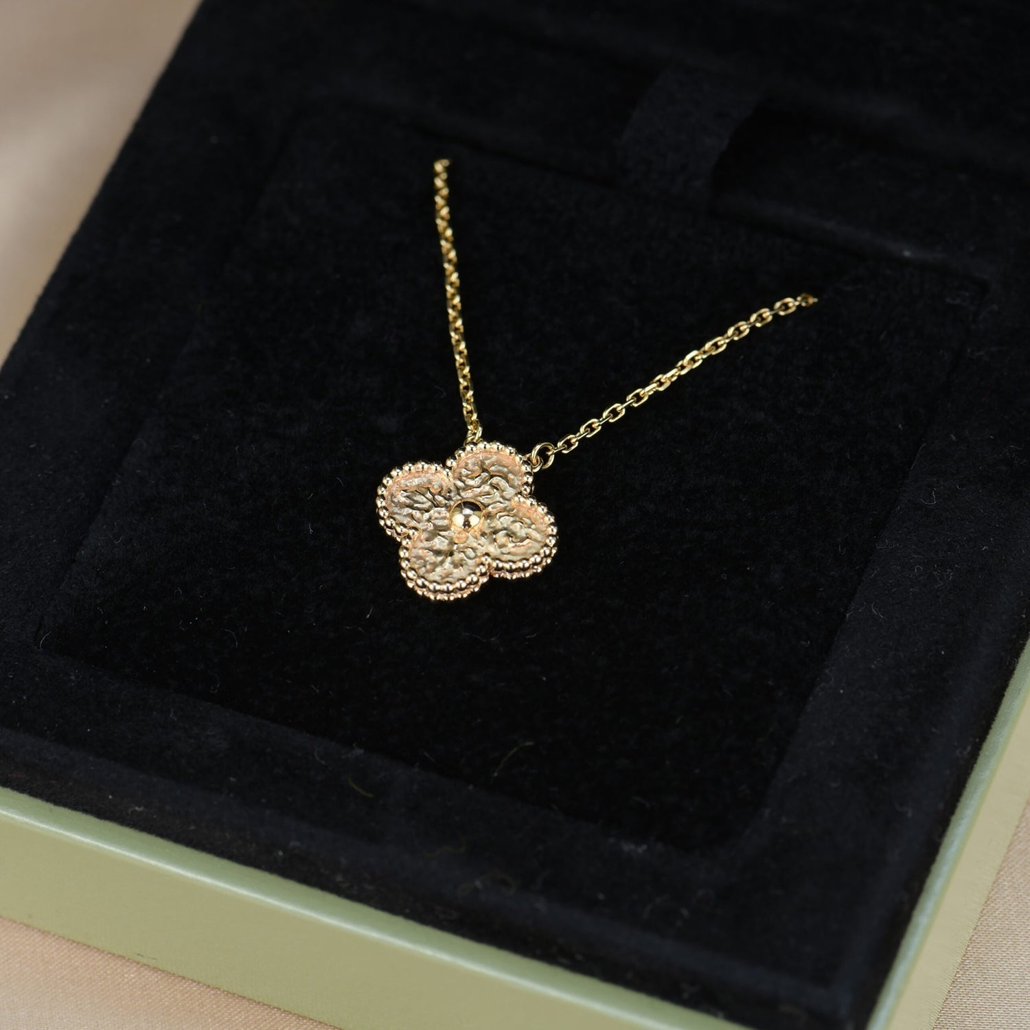 Aura CLOVER 15MM  BRONZING NECKLACE