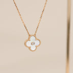 Aura CLOVER 15MM DIAMANTWEISSE FRITILLARIA-HALSKETTE