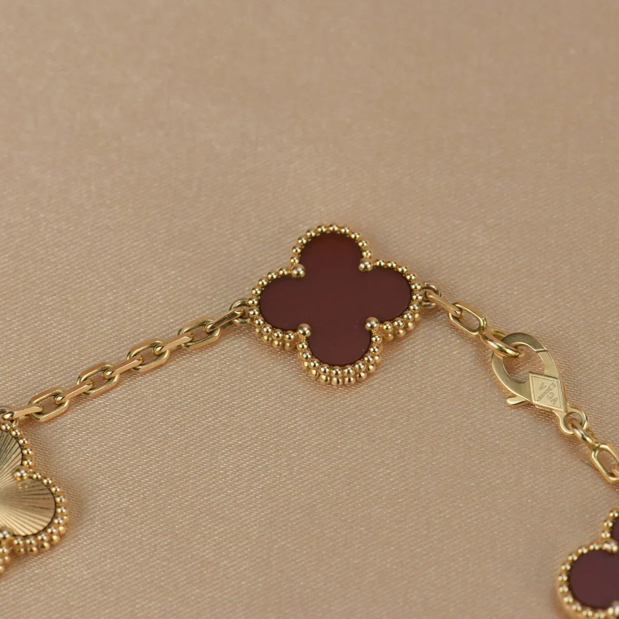 [Aura ]New  CLOVER 5 MOTIF RED CORNELIAN BRACELET COLLECTION
