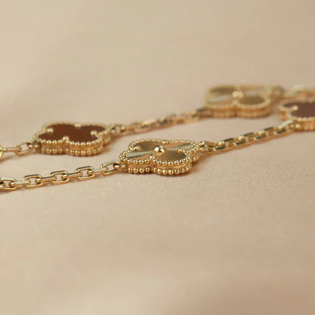 [Aura ]New  CLOVER 5 MOTIF RED CORNELIAN BRACELET COLLECTION