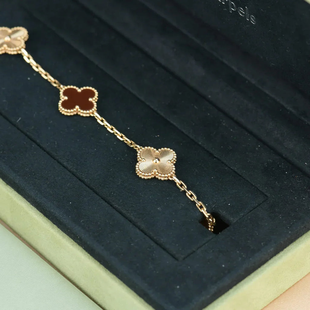 [Aura ]New  CLOVER 5 MOTIF RED CORNELIAN BRACELET COLLECTION