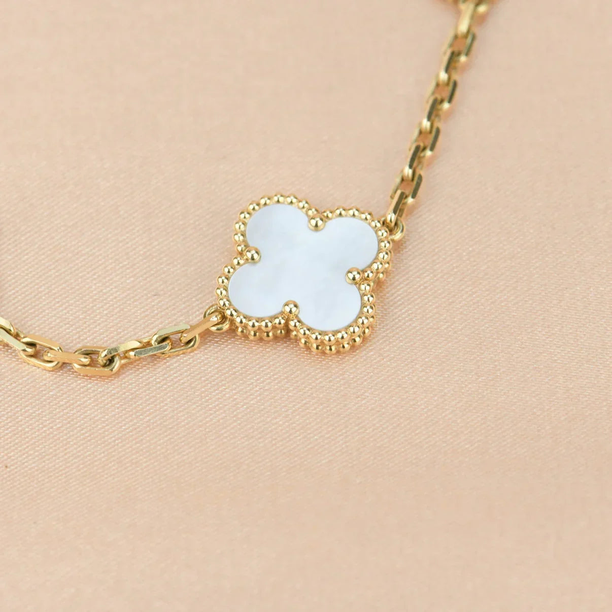 [Aura ]New CLOVER WHITE PEARL MOP 5 MOTIF BRACELET COLLECTION