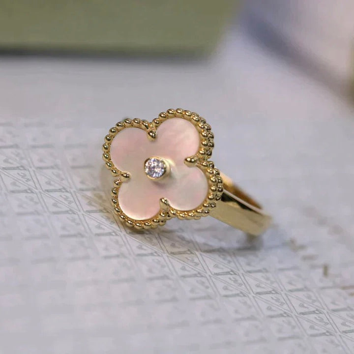 Aura CLOVER PINK MOP RING GOLD DIAMOND