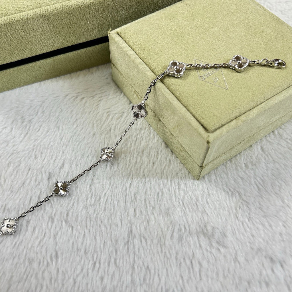[Aura ]New CLOVER 6 MOTIF DIAMOND BRACELET