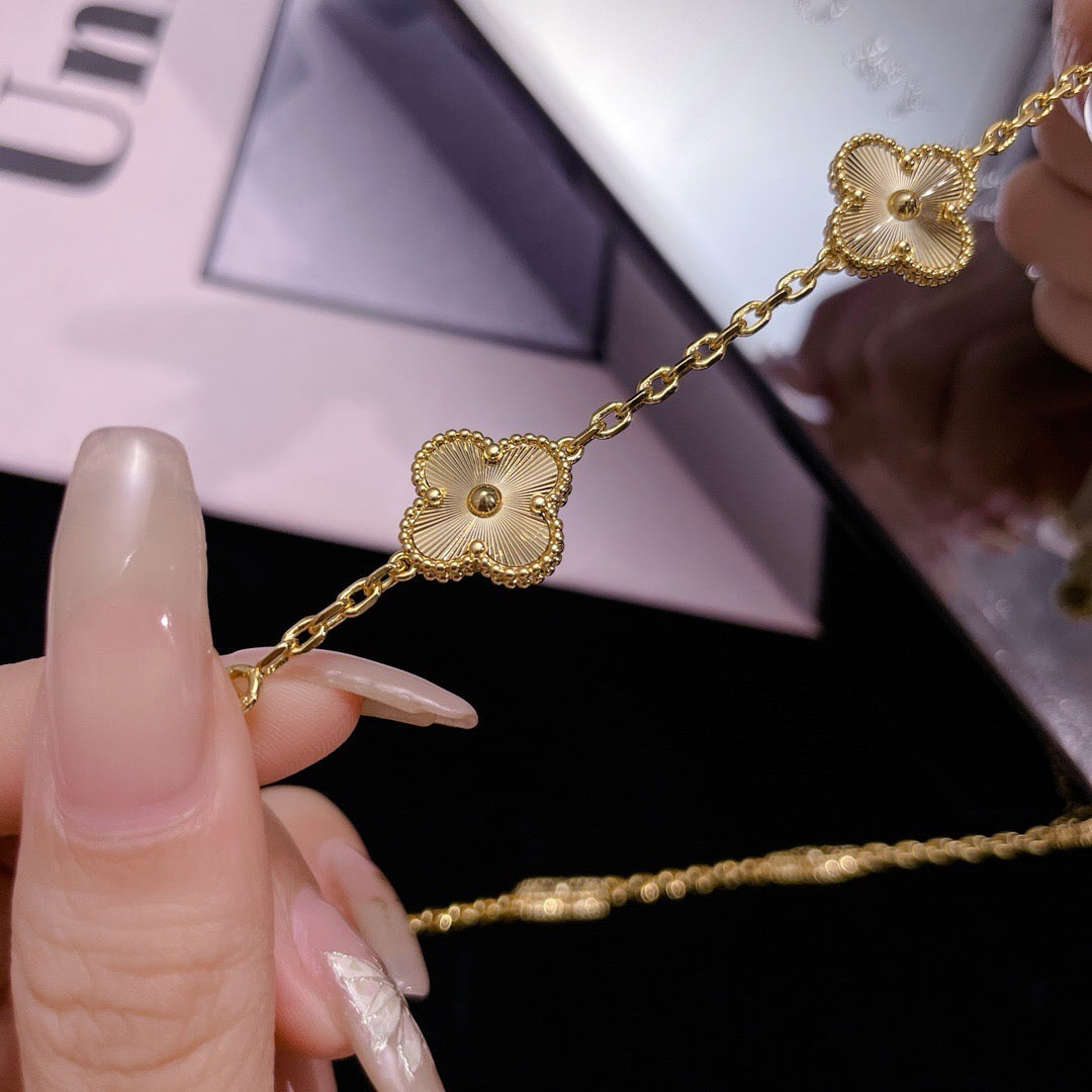 Aura CLOVER 10 MOTIFS LASER NECKLACE