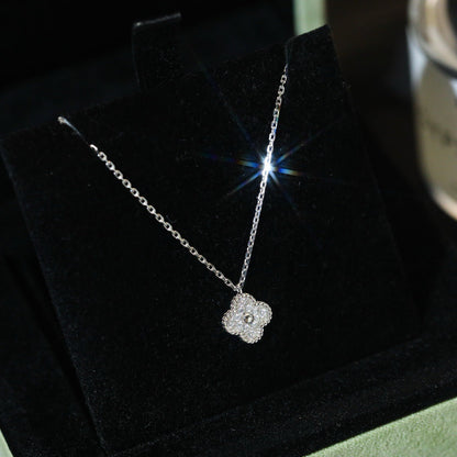 Aura CLOVER MINI 9,5MM ANHÄNGER DIAMANTENHALSKETTE
