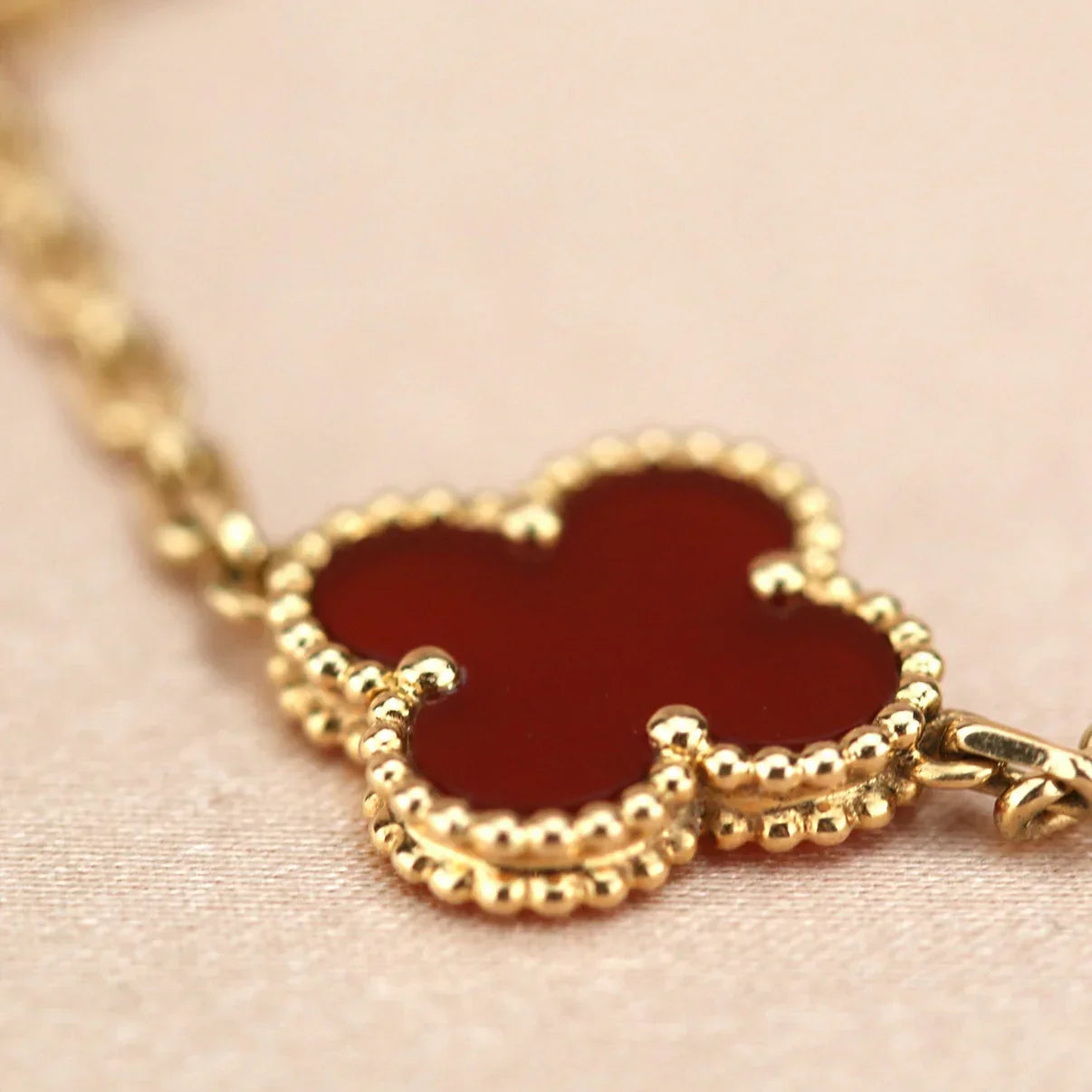 [Aura ]New  CLOVER 5 MOTIF RED CORNELIAN BRACELET COLLECTION