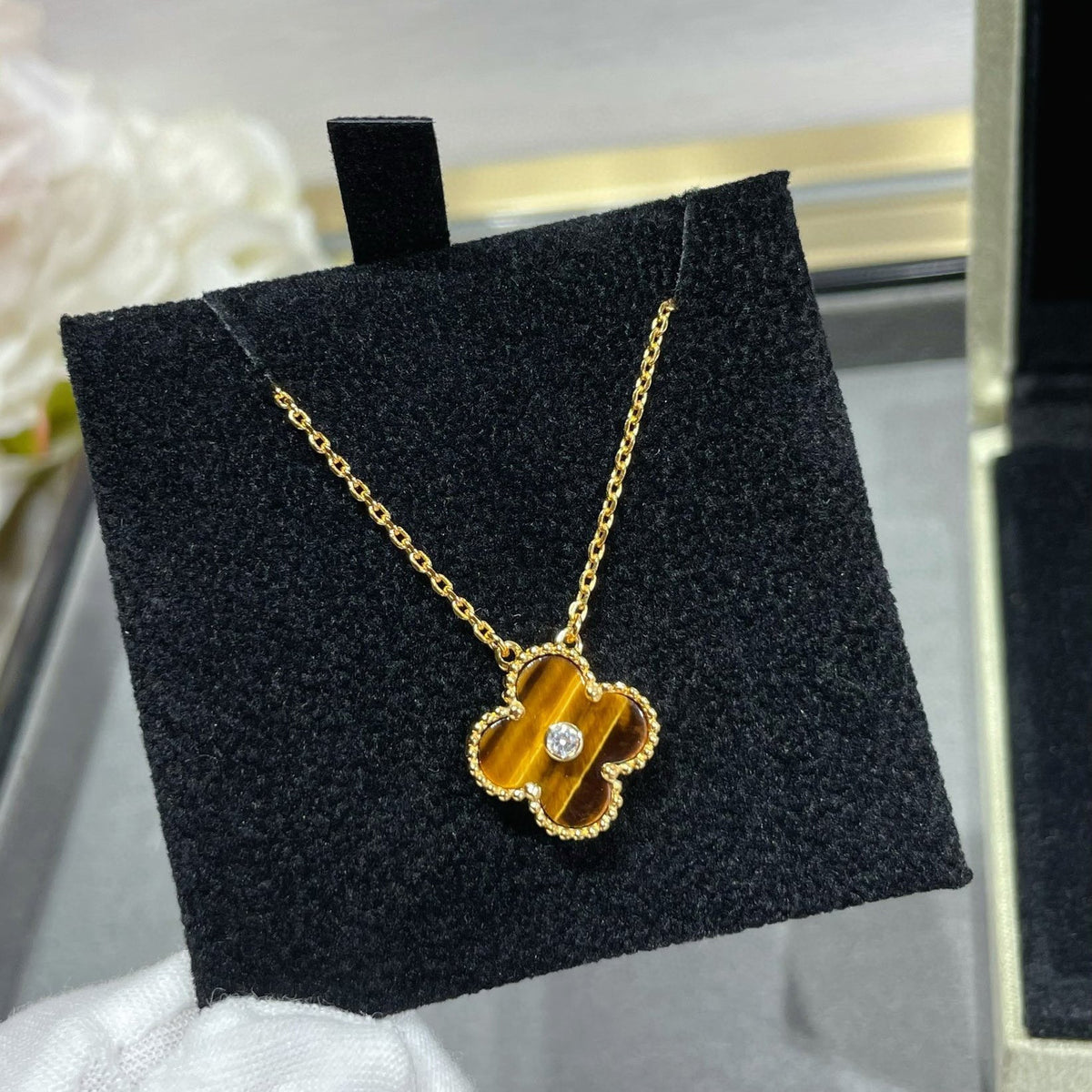 [⭐Aura ]CLOVER 15MM DIAMOND AND YELLOW TIGER'S EYE AGATE necklace