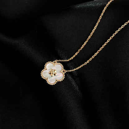 [⭐Aura ]LUCKY  WHITE MOP  PLUM BLOSSOM NECKLACE
