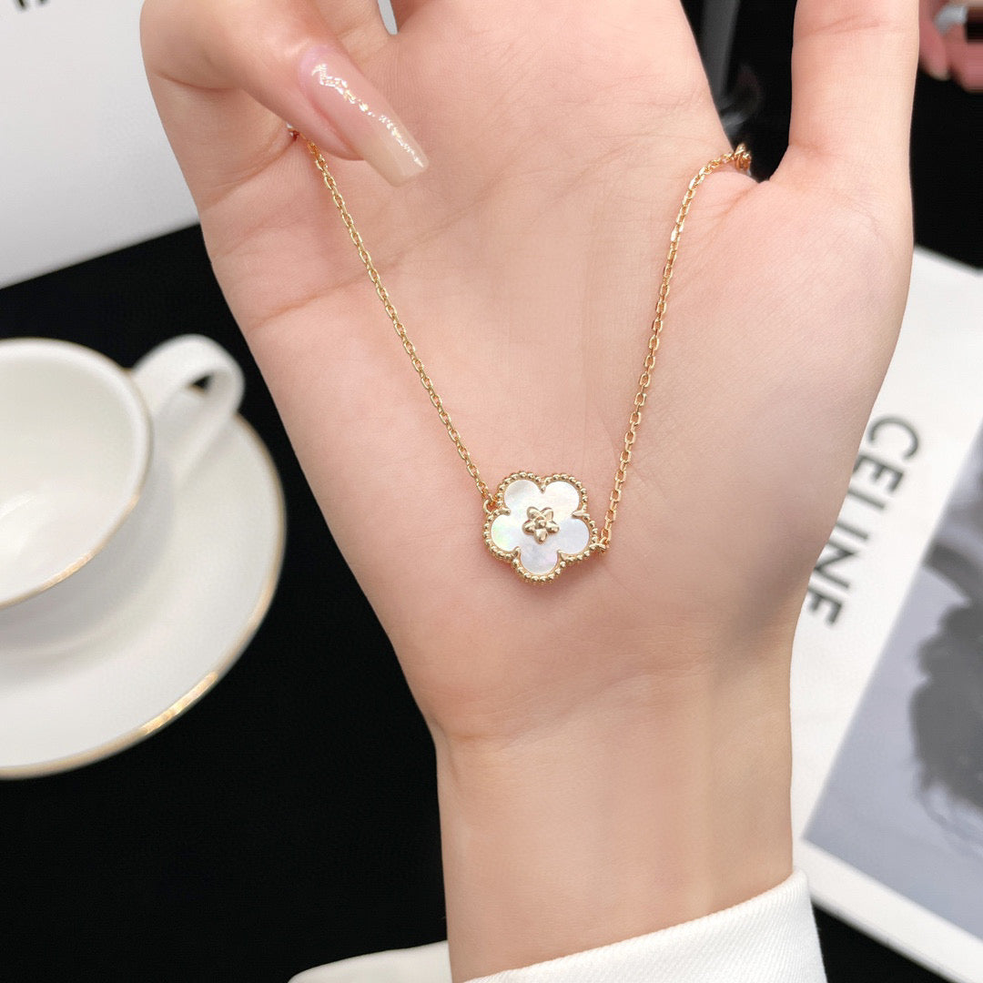 Aura LUCKY WHITE MOP PLUM BLOSSOM ARMBAND