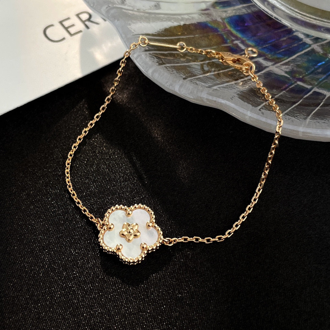 Aura LUCKY WHITE MOP PLUM BLOSSOM ARMBAND