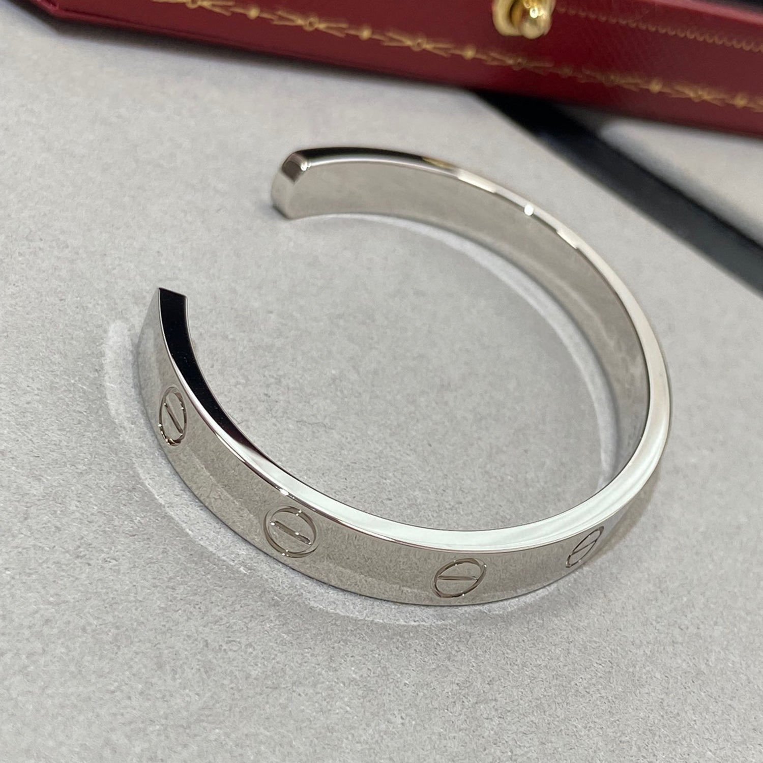 Aura LOVE BRACELET 6.1MM 1 DIAMOND OPEN CUFF