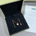Aura KLEEBÜTE 15MM ROSA PERLMUTT EINZELBLÜTEN HALSKETTE