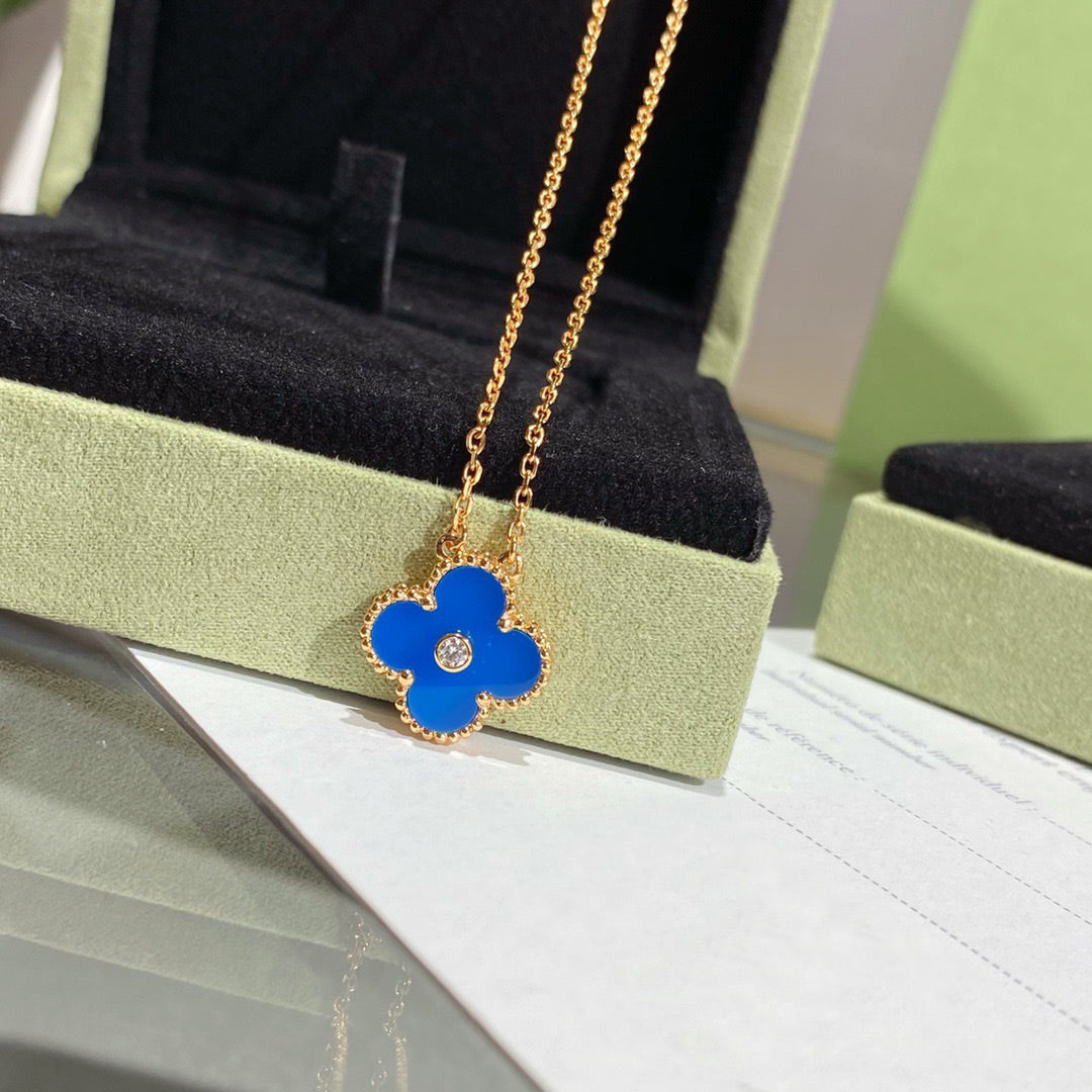 [⭐Aura ]CLOVER 15MM DIAMOND AND BLUE AGATE NECKLACE