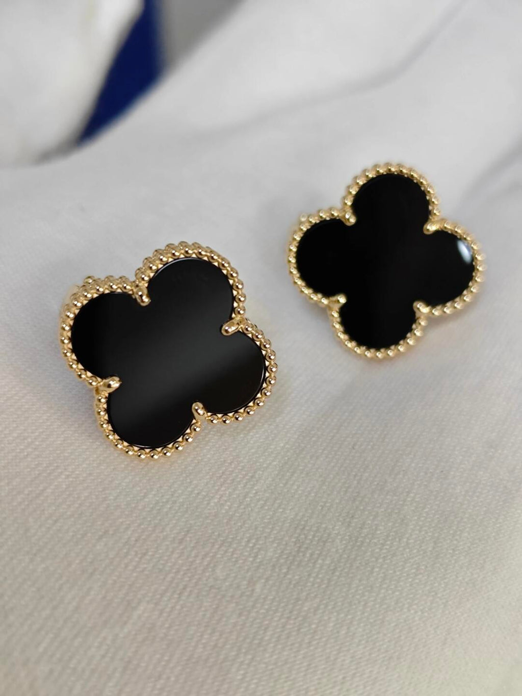 [Aura ] CLOVER 20MM BLACK MOP EARRINGS