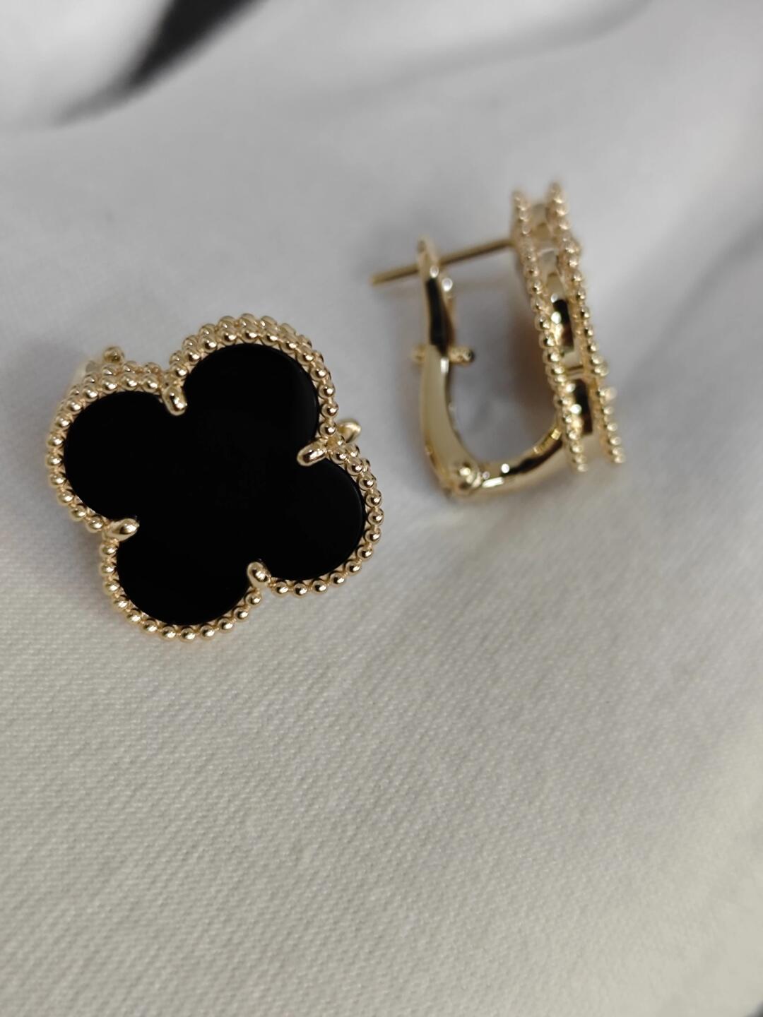 [Aura ] CLOVER 20MM BLACK MOP EARRINGS