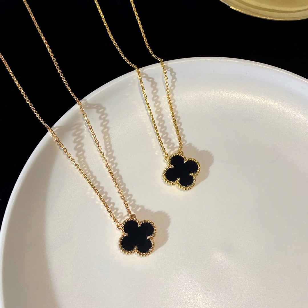 [⭐Aura ]CLOVER 15MM BLACK ONYX SINGLE FLOWER NECKLACE