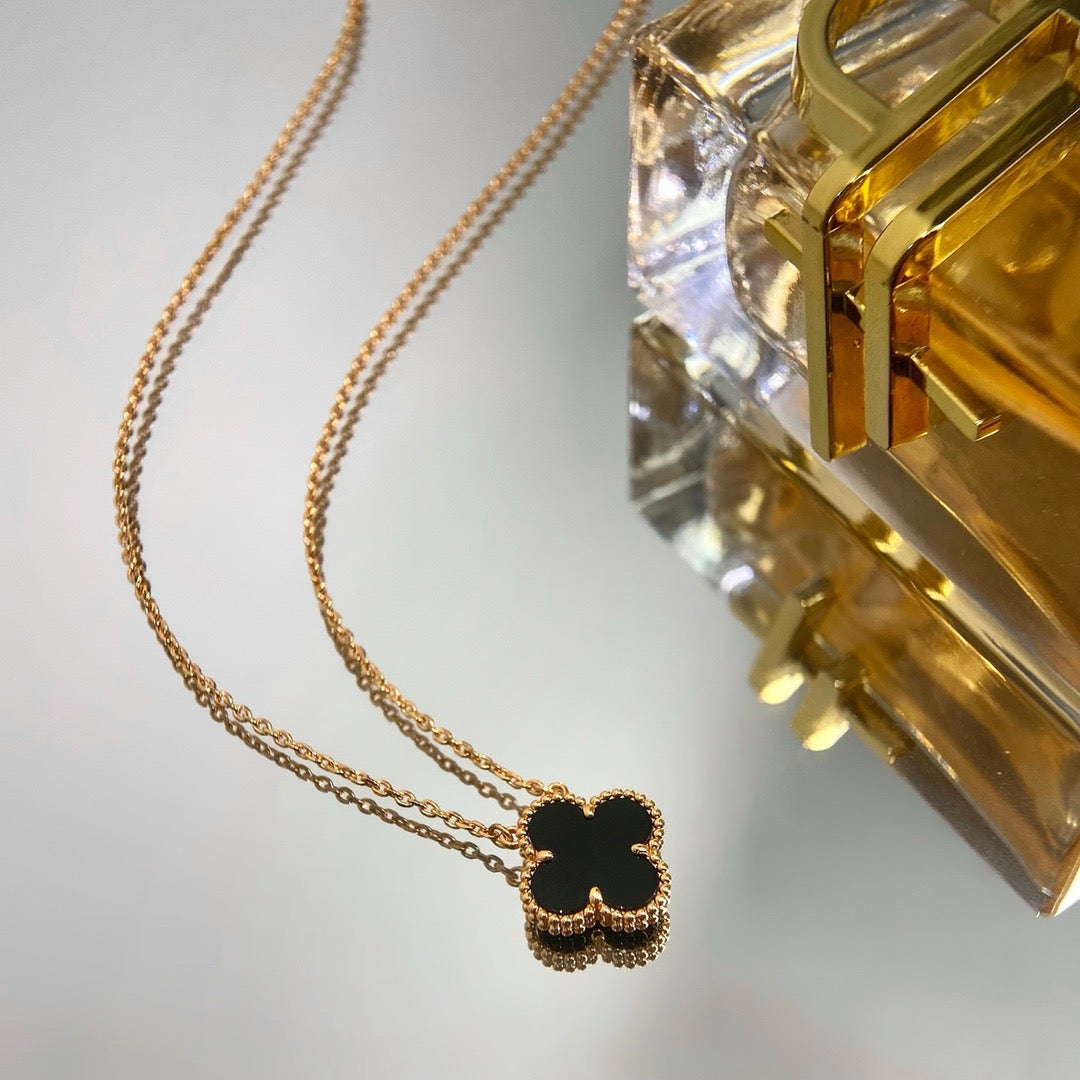 Aura CLOVER 15MM BLACK ONYX SINGLE FLOWER NECKLACE