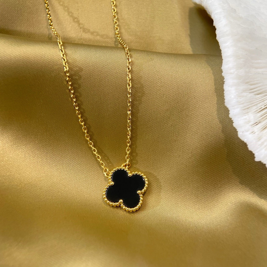 [⭐Aura ]CLOVER 15MM BLACK ONYX SINGLE FLOWER NECKLACE