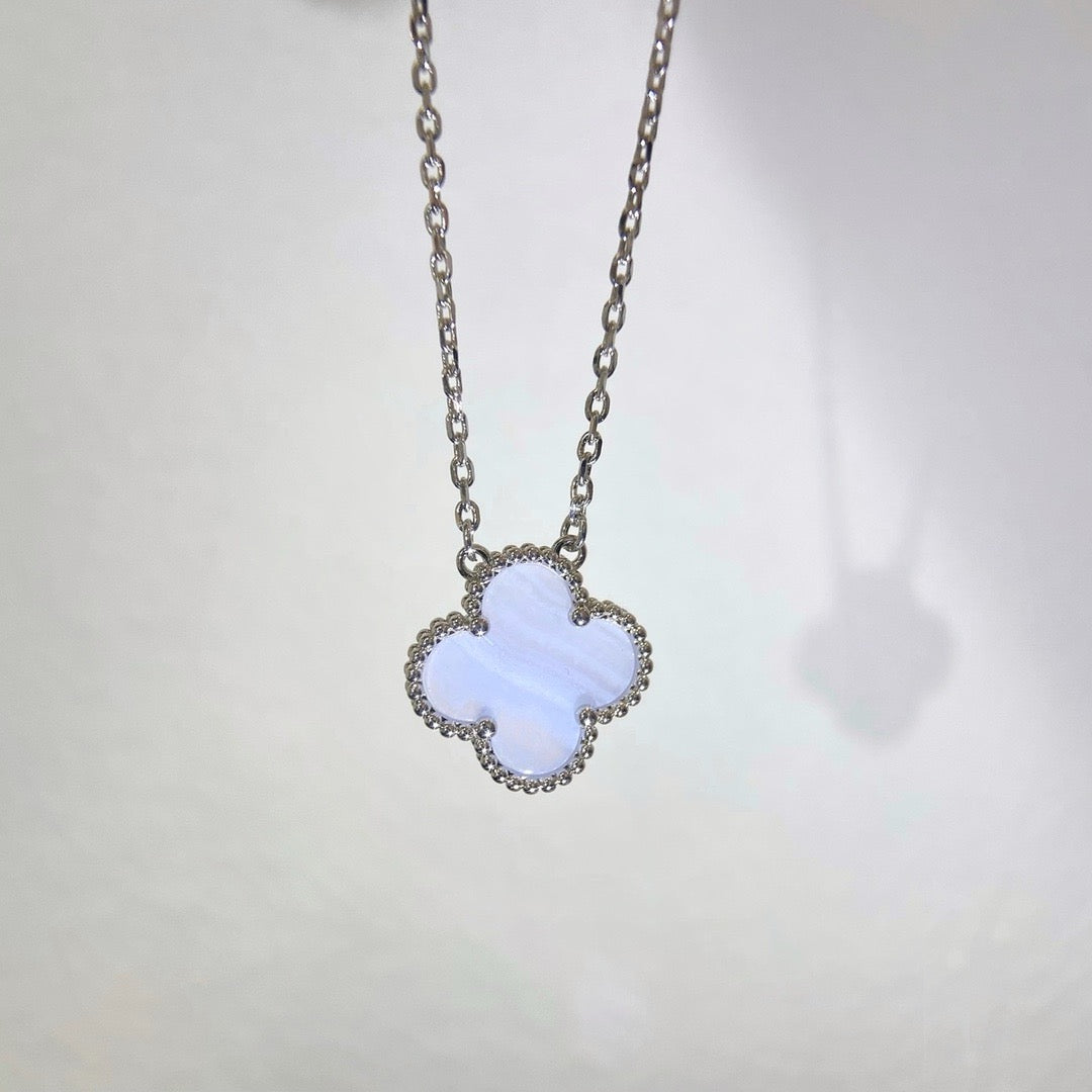 [⭐Aura ]CLOVER 15MM BLUE CHALCEDONY NECKLACE SILVER