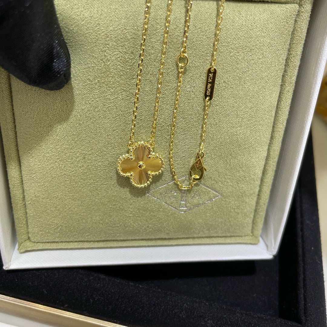 Aura CLOVER 15MM LASER NECKLACE